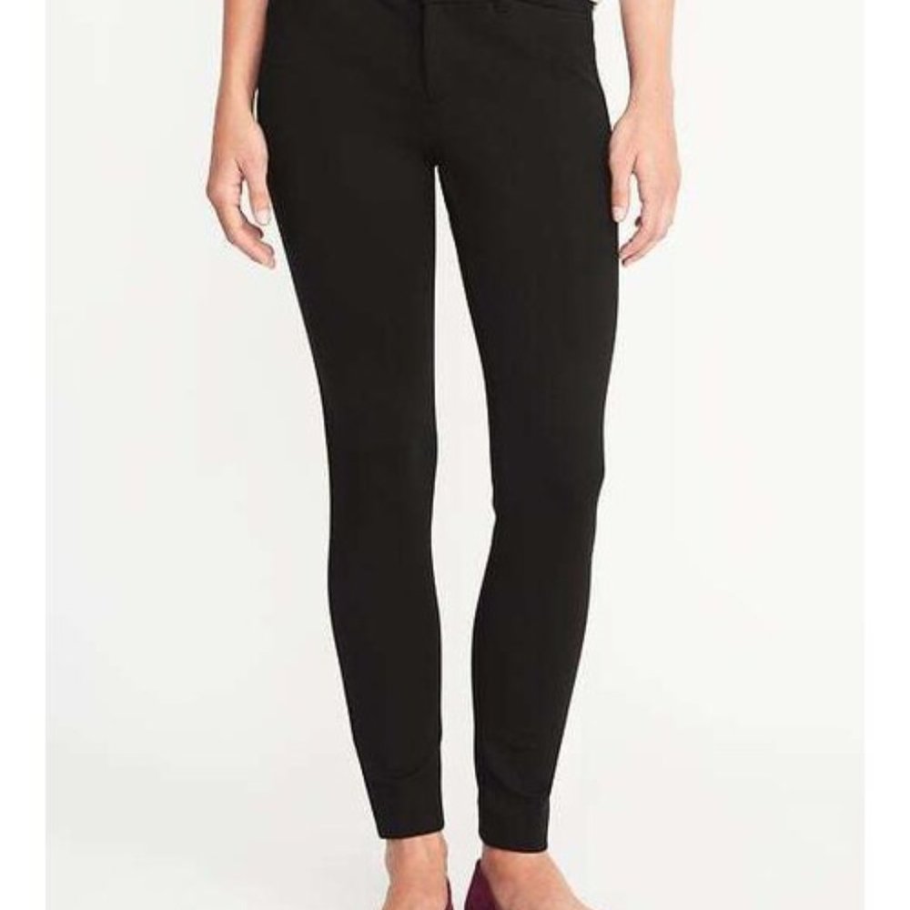 Brand New, Old Navy Built in Sculpt Pixie Pants, Black, Size12